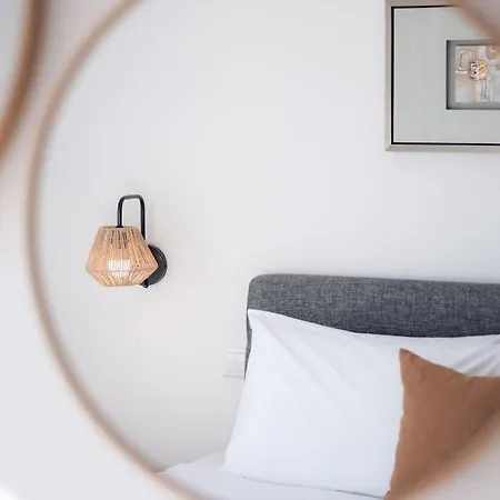 Elegant 3-bed House W Jacuzzi, Sea Views & Lift