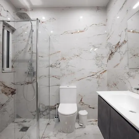 Case de vacanță Elegant 3-bed House W Jacuzzi, Sea Views & Lift