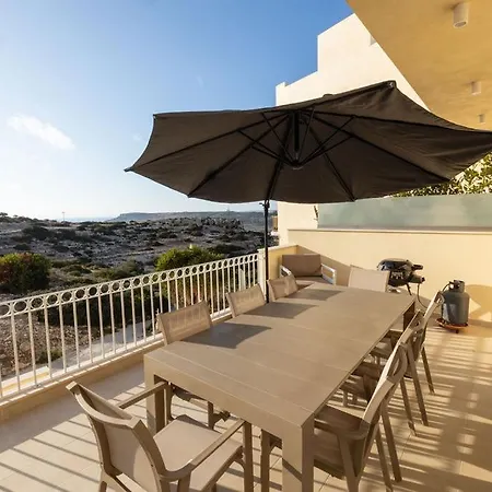 Elegant 3-bed House W Jacuzzi, Sea Views & Lift