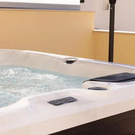 Elegant 3-bed House W Jacuzzi, Sea Views & Lift * Mellieħa