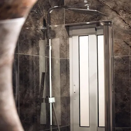 Case de vacanță Elegant 3-bed House W Jacuzzi, Sea Views & Lift